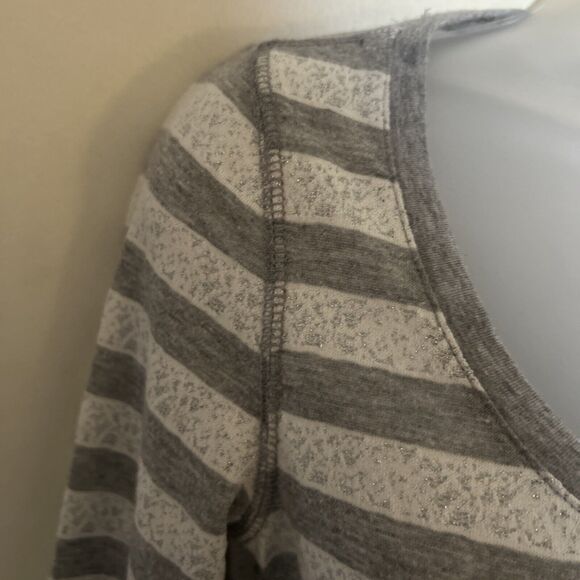 EXPRESS Women's Grey Shimmer Stripe L/S Scoop Neck Top Blouse Small M Fitted - Picture 4 of 7